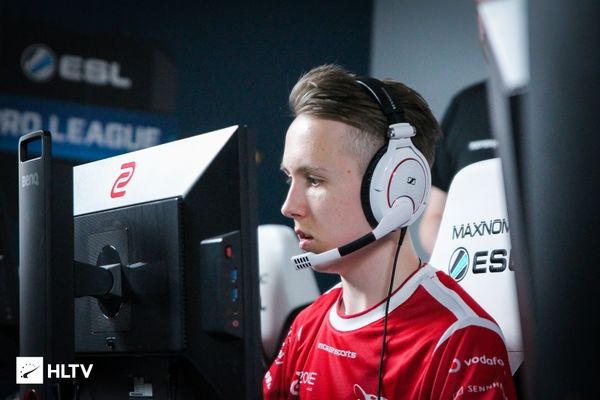 官方LOL推特宣布： LPL 的官方英文直播将被取消，仅保留纯直播和二级直播。